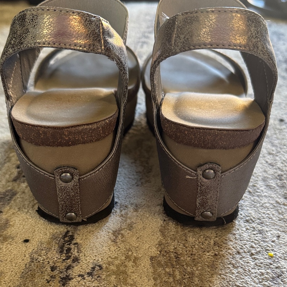Crown Vintage Metallic Tan/Silver Double-Strap Slingback Sandals - Picture 3 of 6